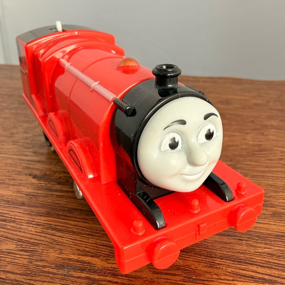 Thomas & Friends Trackmaster Motorized Train Engine James